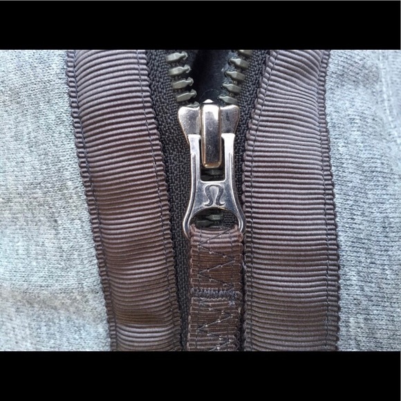 Lululemon SE extreme collared jacket size 2 - Picture 3 of 4